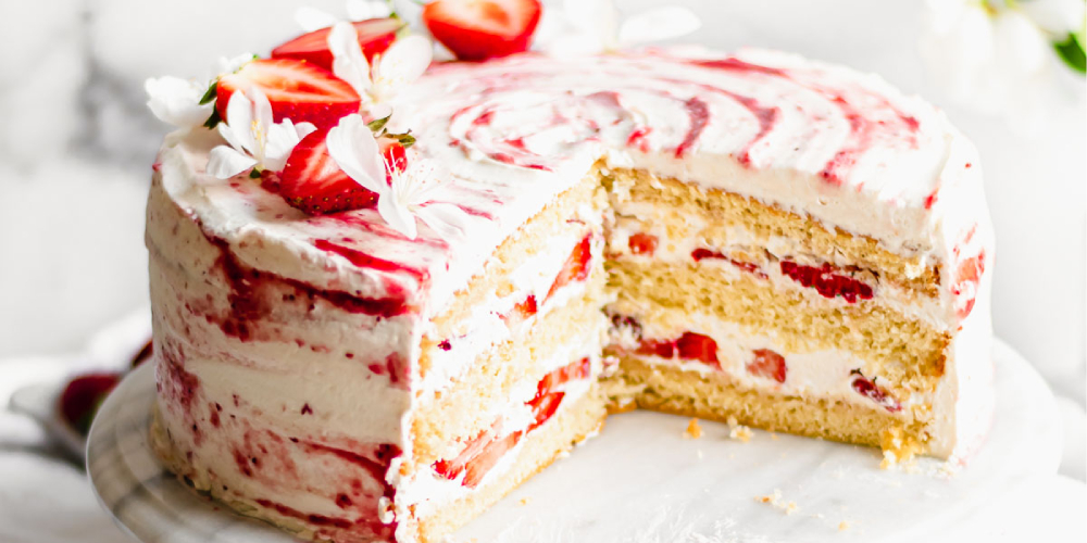 https://creative-blog.com/wp-content/uploads/2023/06/strawberry-cake.jpg